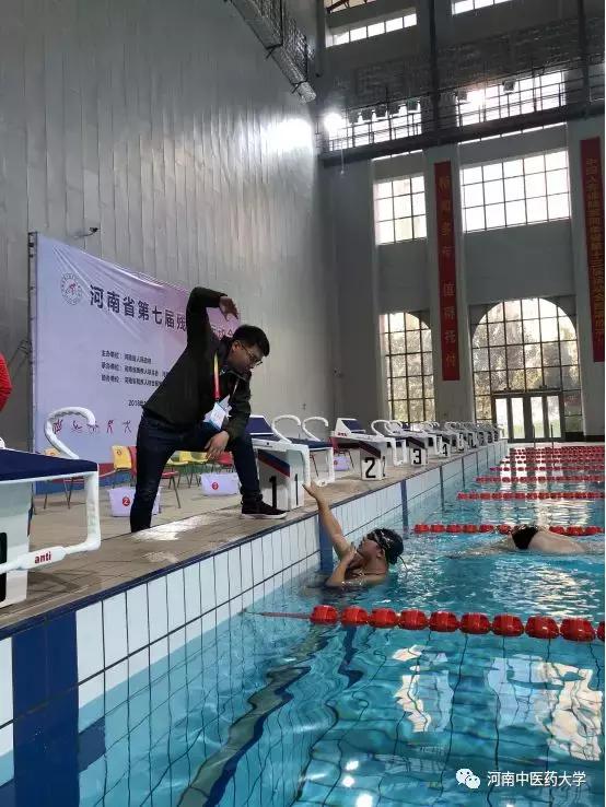 河南中医药大学学生虞亚楠在河南省残疾人运动会上勇夺三金