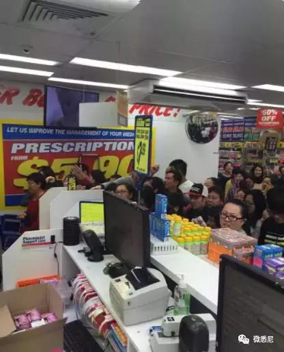 中国游客在海外3分钟买空一家店！在场所有人真的吓到了！