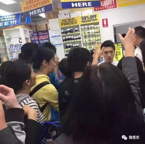 中国游客在海外3分钟买空一家店！在场所有人真的吓到了！