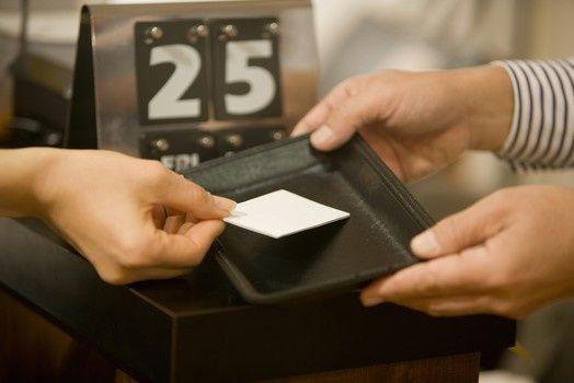 信用卡有效期快到了，应该怎么办？