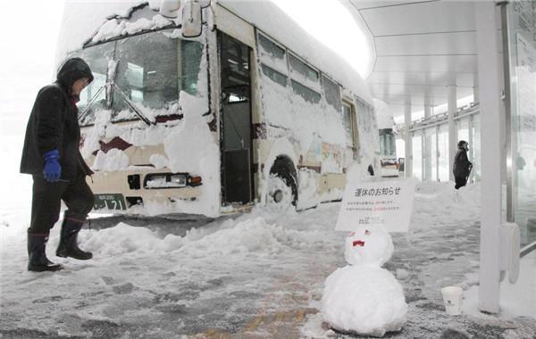 暴雪快将把日本掩埋，超市被买空，不少人将挨饿度寒冬！