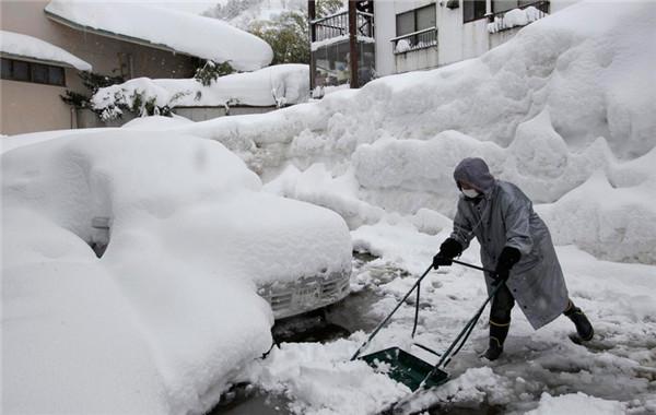 暴雪快将把日本掩埋，超市被买空，不少人将挨饿度寒冬！