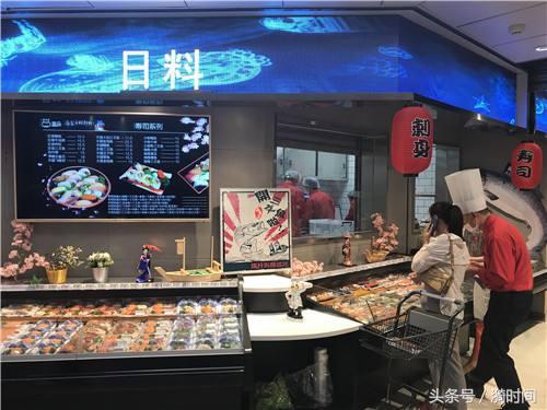 侯毅说餐饮是超市的细分品类，就又拉了百家餐饮品牌“加盟”盒马