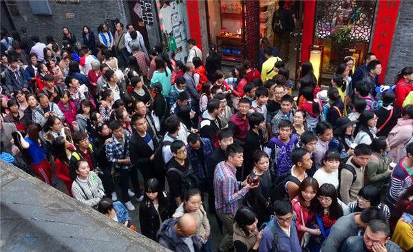 中国人口最多的十大城市，有你的家乡吗？第一名出乎意料