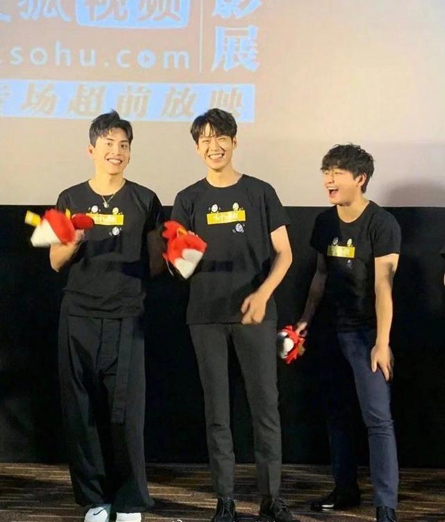 彭昱畅与小小的愿望片方解约，首映临时改番位，但彭昱畅自费路演